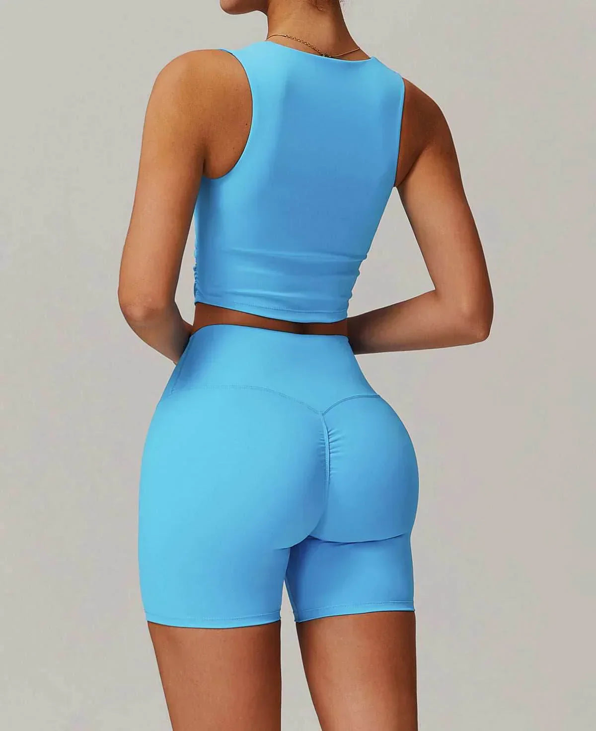 Seamless sports set with top and shorts