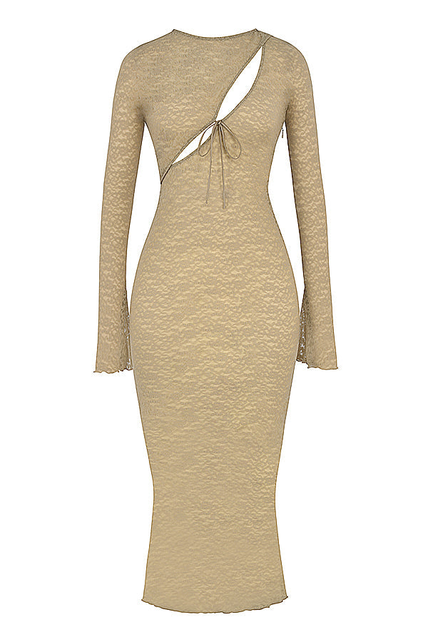 Lång klänning i sten med diagonal utskärning