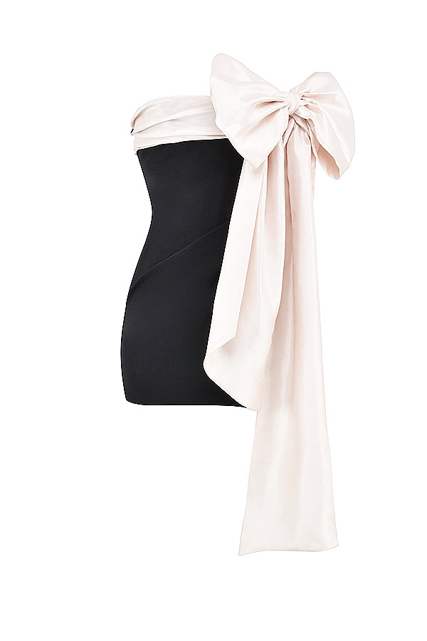 Svart miniklänning med elegant rosett