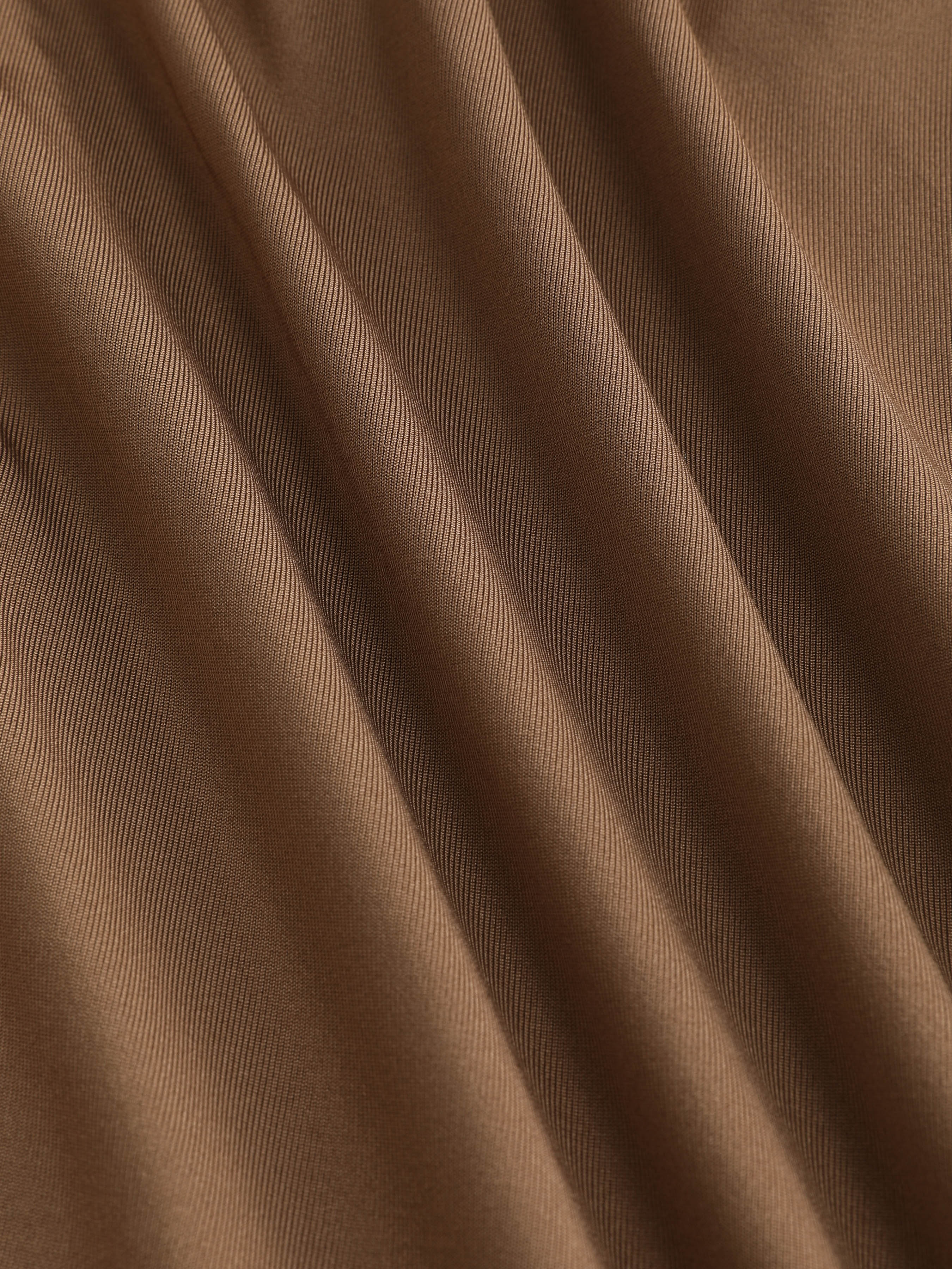 Ljusbrun smal klänning med V-ringning