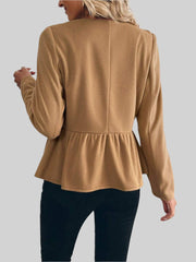 Kamelfärgad ulljacka med knappar