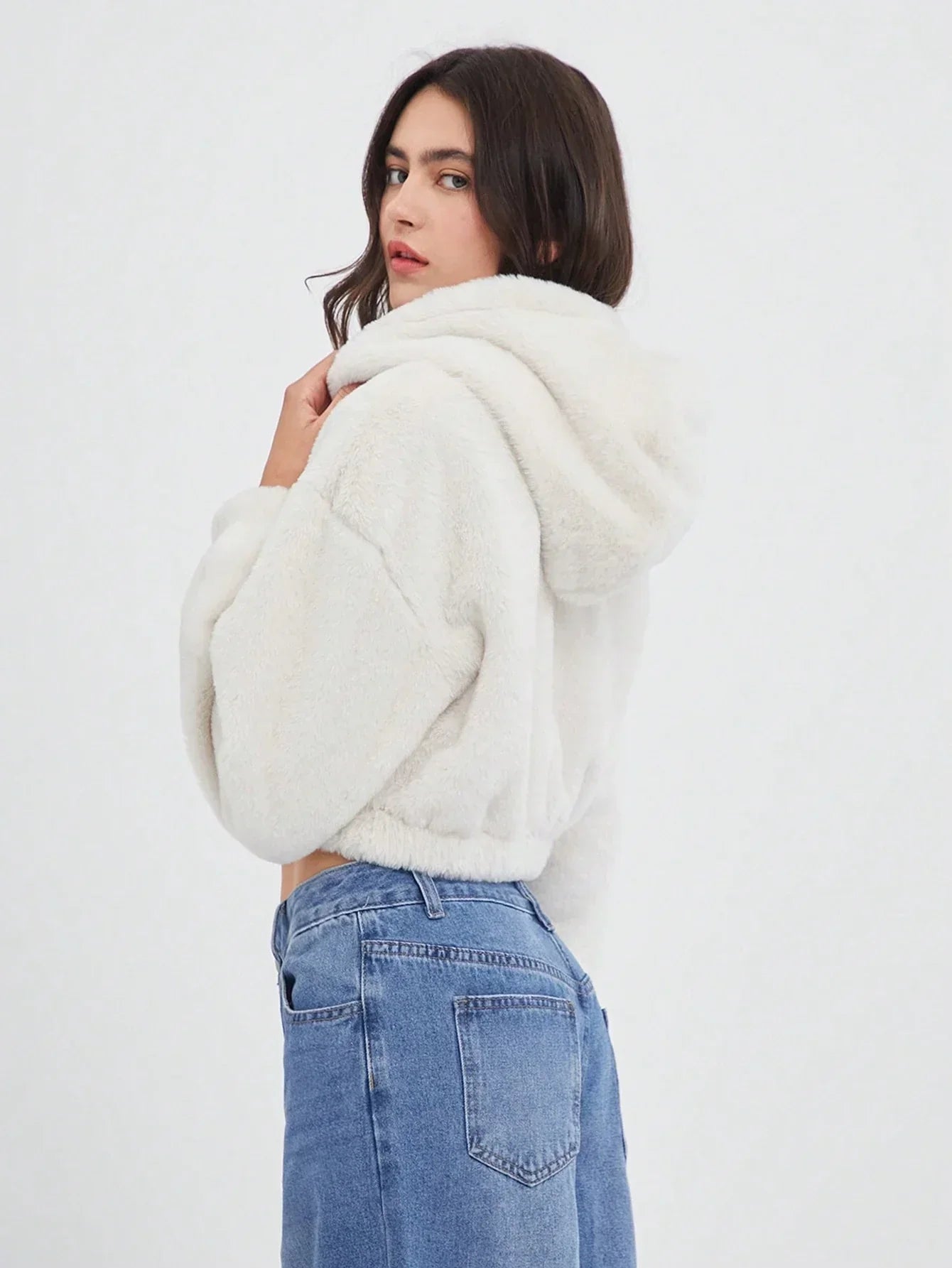 White plush short jacket
