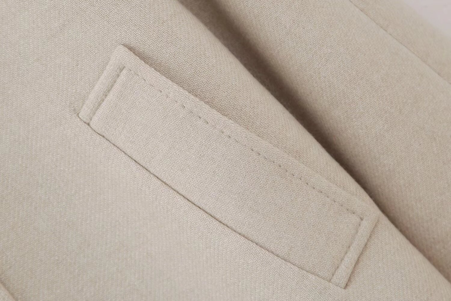 Varm kappa med avtagbar pälskrage