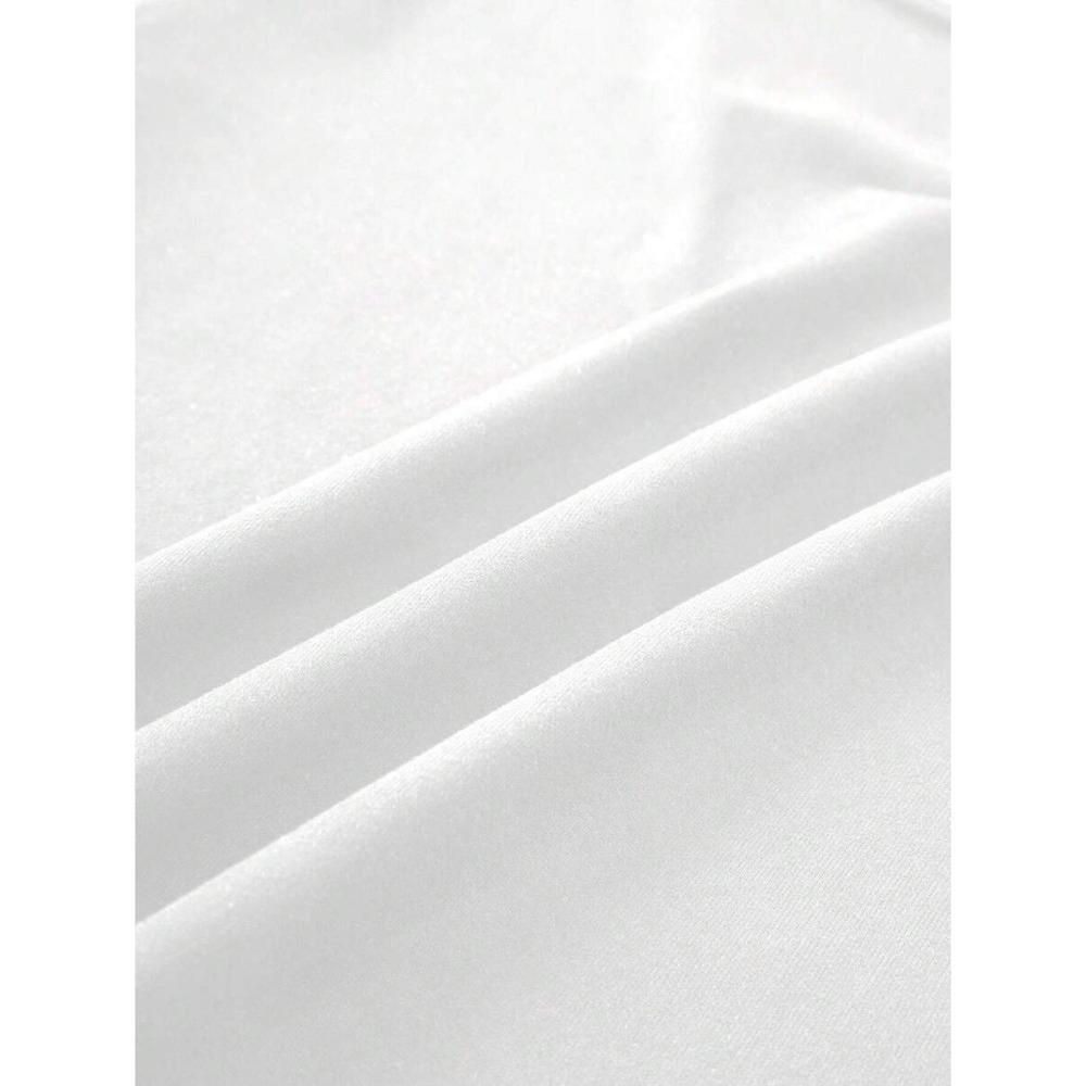 Short, slim-fit crew neck T-shirt