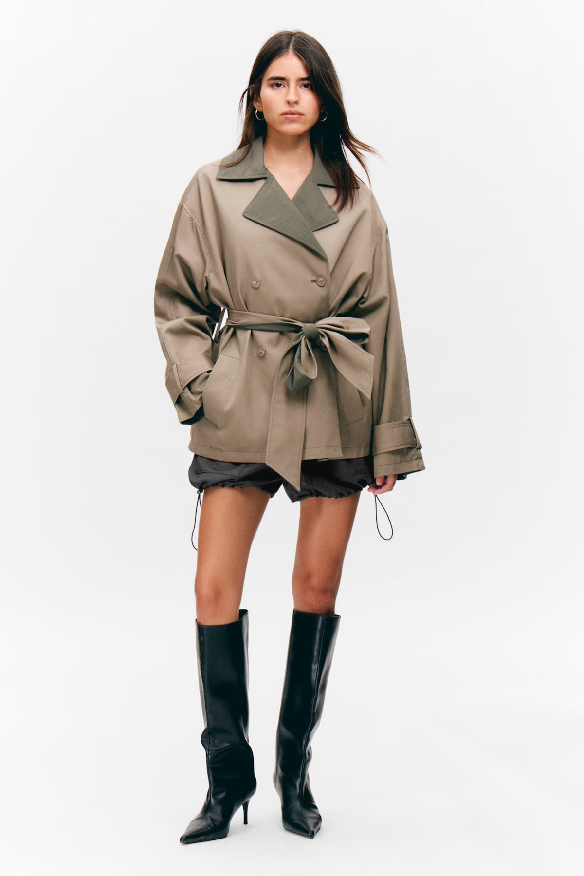 Khaki short trench jacket with tie belt and contrast collar