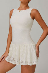 Sleeveless dress with lace details
