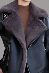 Varm läderjacka med pälsintegrering