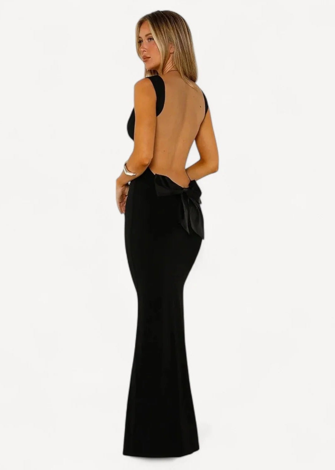 Elegant long dress with a fitted cut
