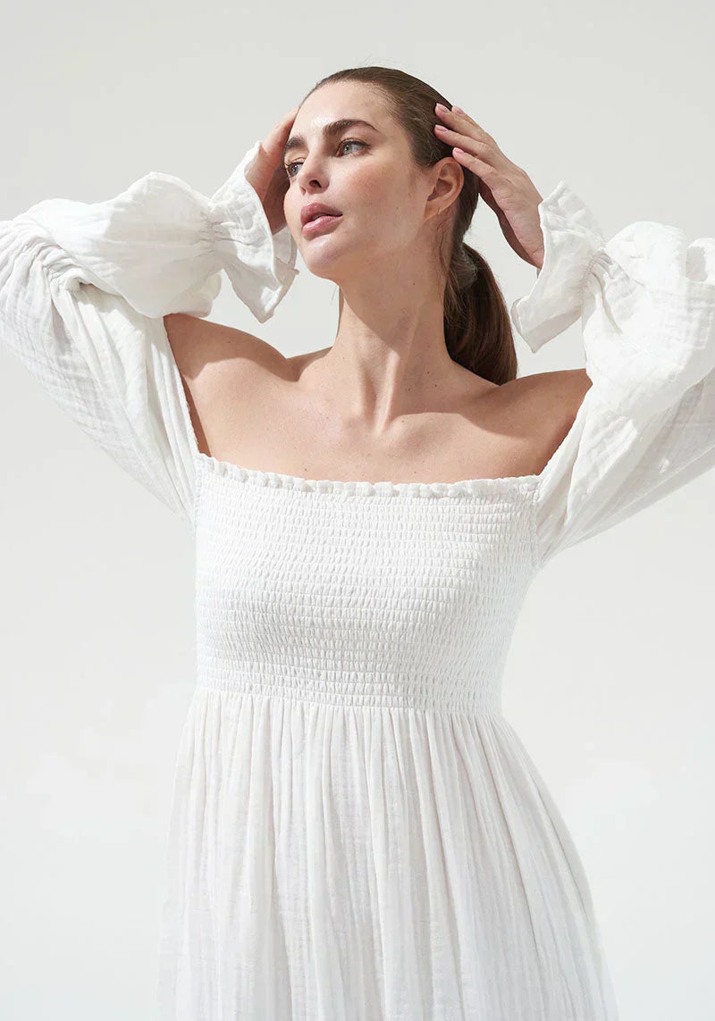 Lång klänning  korsett med klockärmar