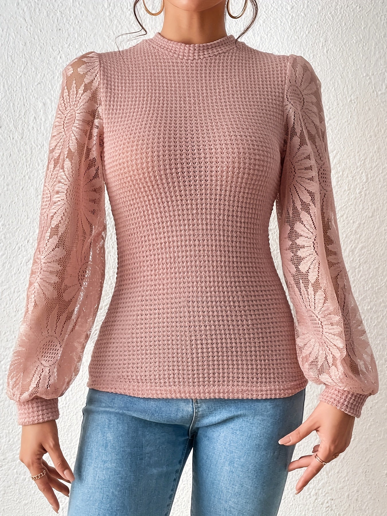 Stickad tröja med blommig ärm