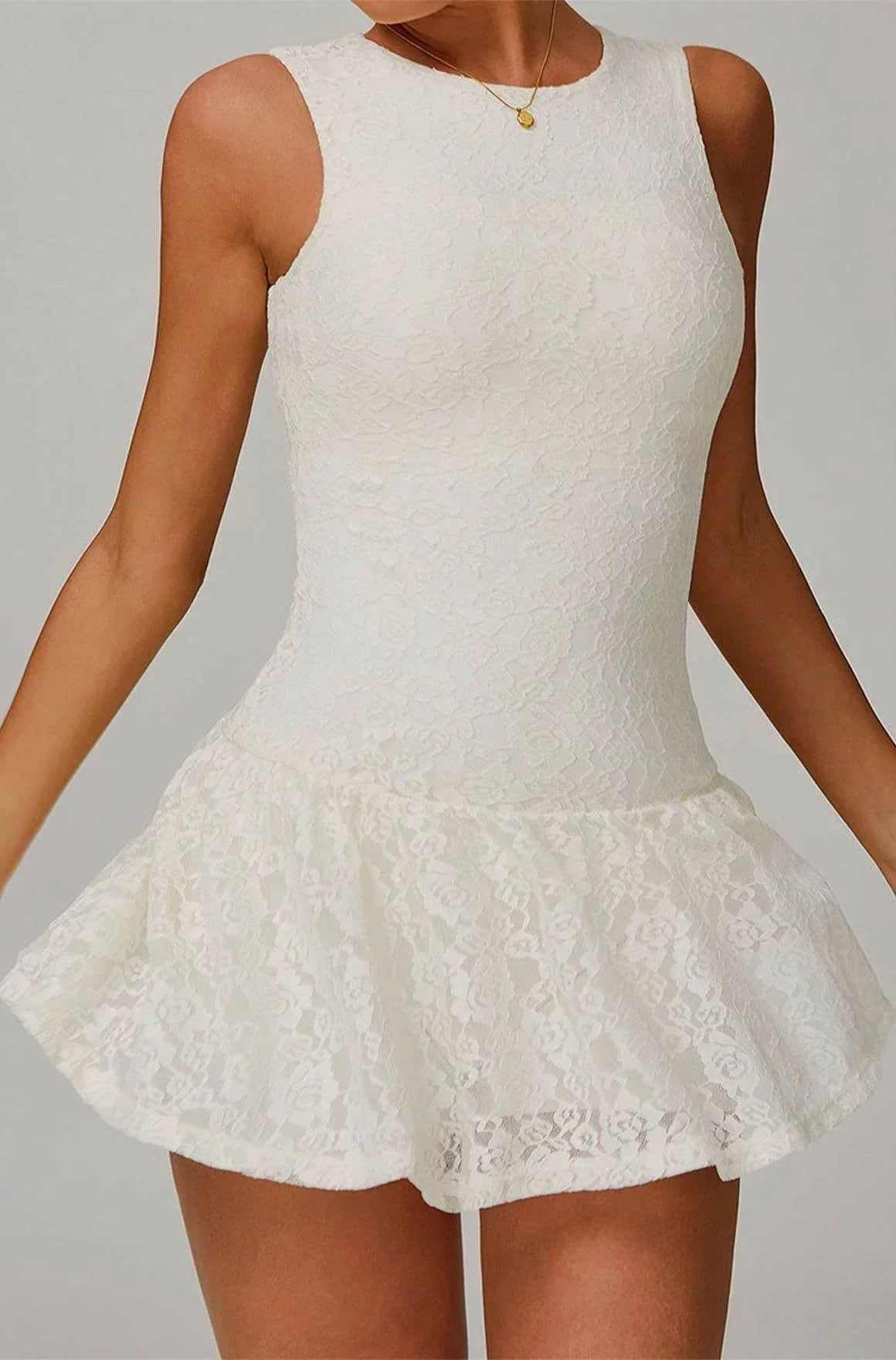 Sleeveless dress with lace details