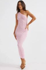 Stickad smal långklänning med en axel