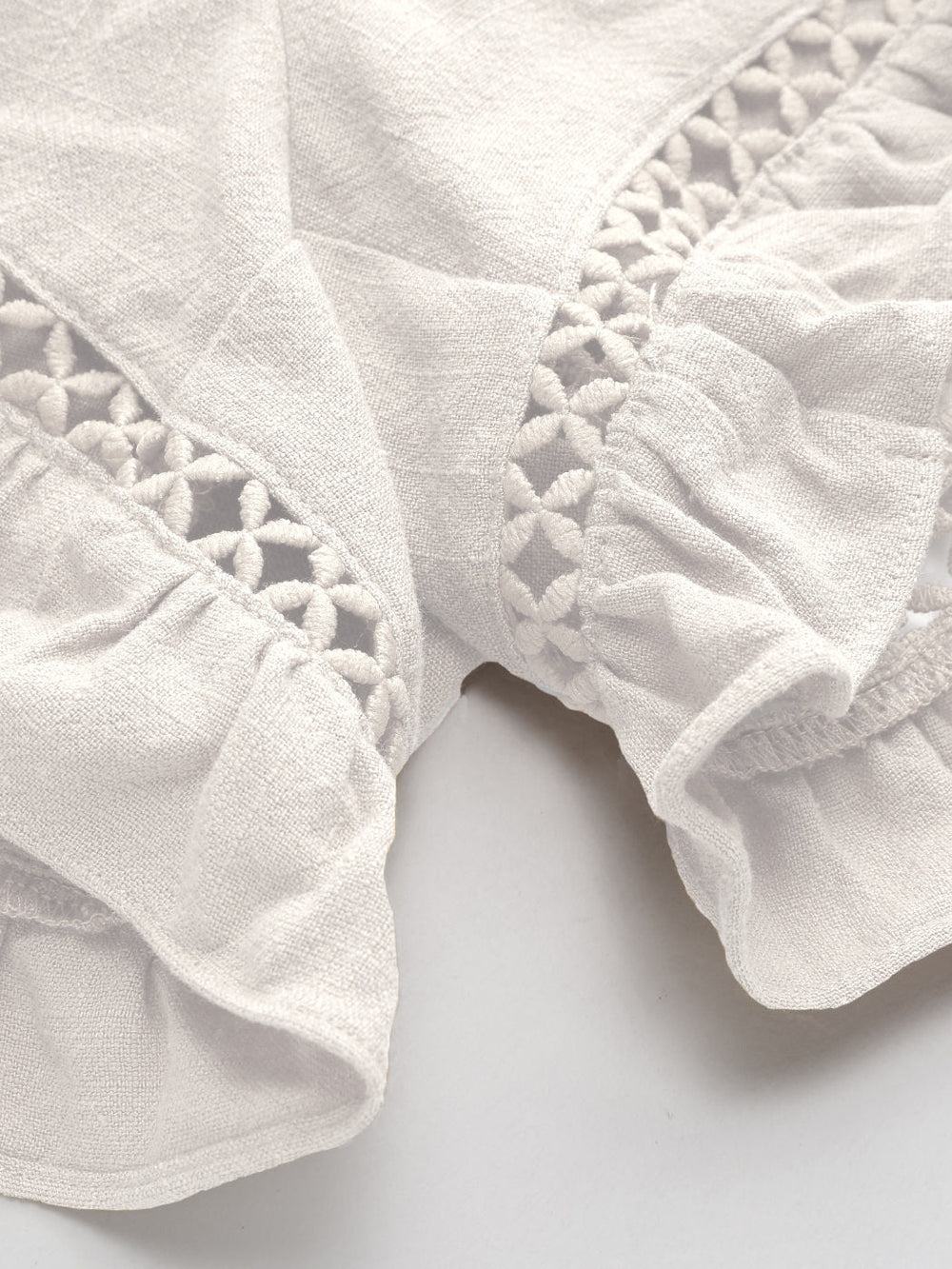 Avslappnad elegant vit klänning med struktur