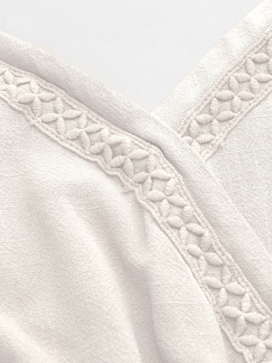 Avslappnad elegant vit klänning med struktur