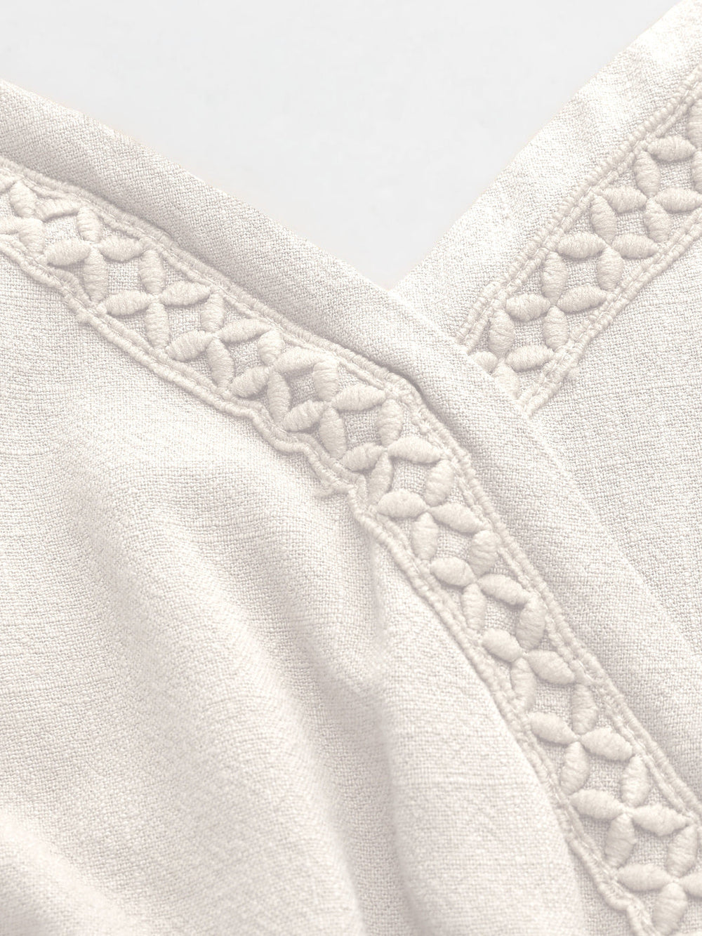 Avslappnad elegant vit klänning med struktur