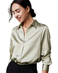 Shiny shirt with a relaxed fit