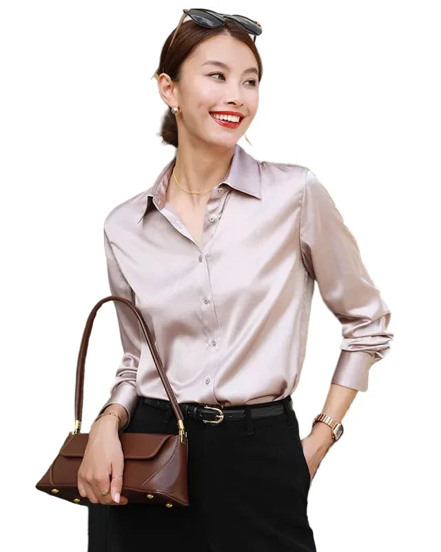 Shiny shirt with a relaxed fit