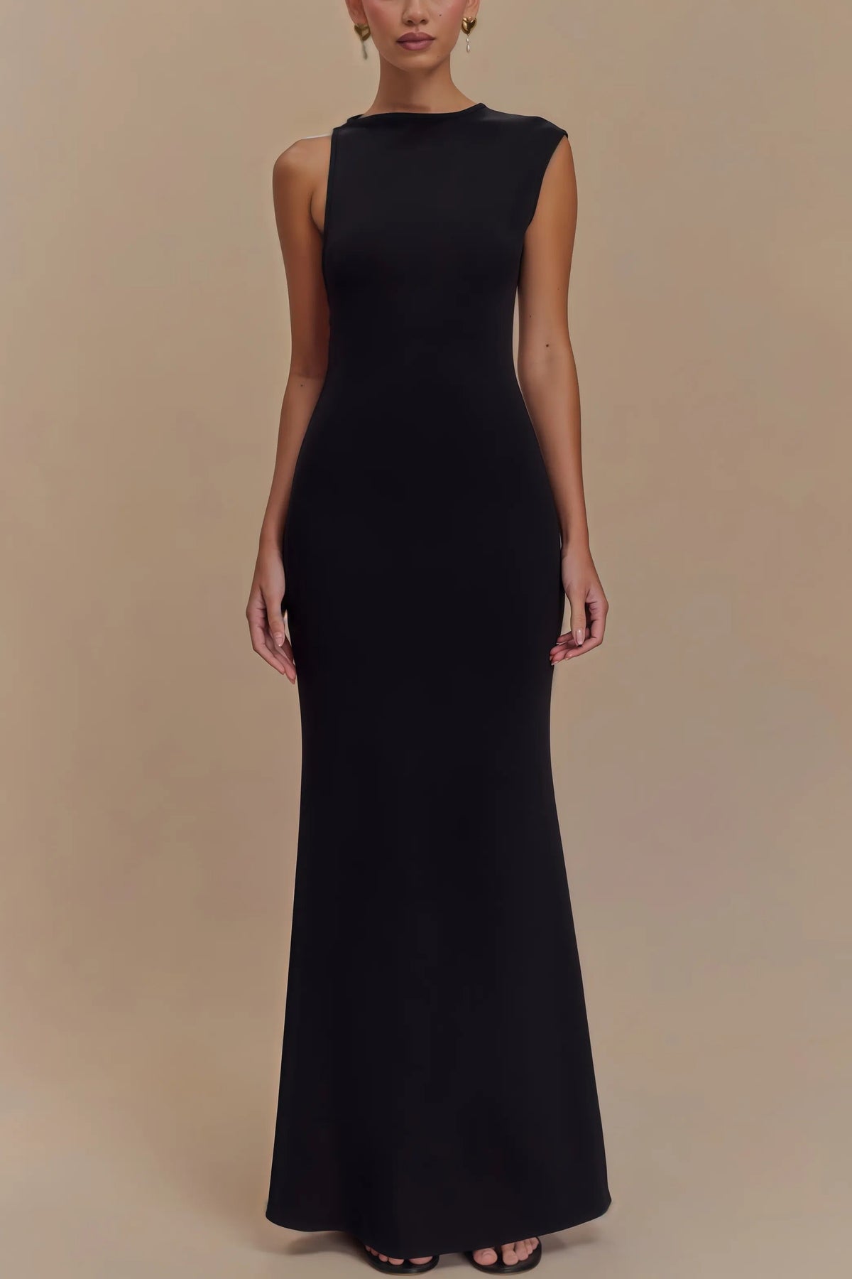 Long black sleeveless dress