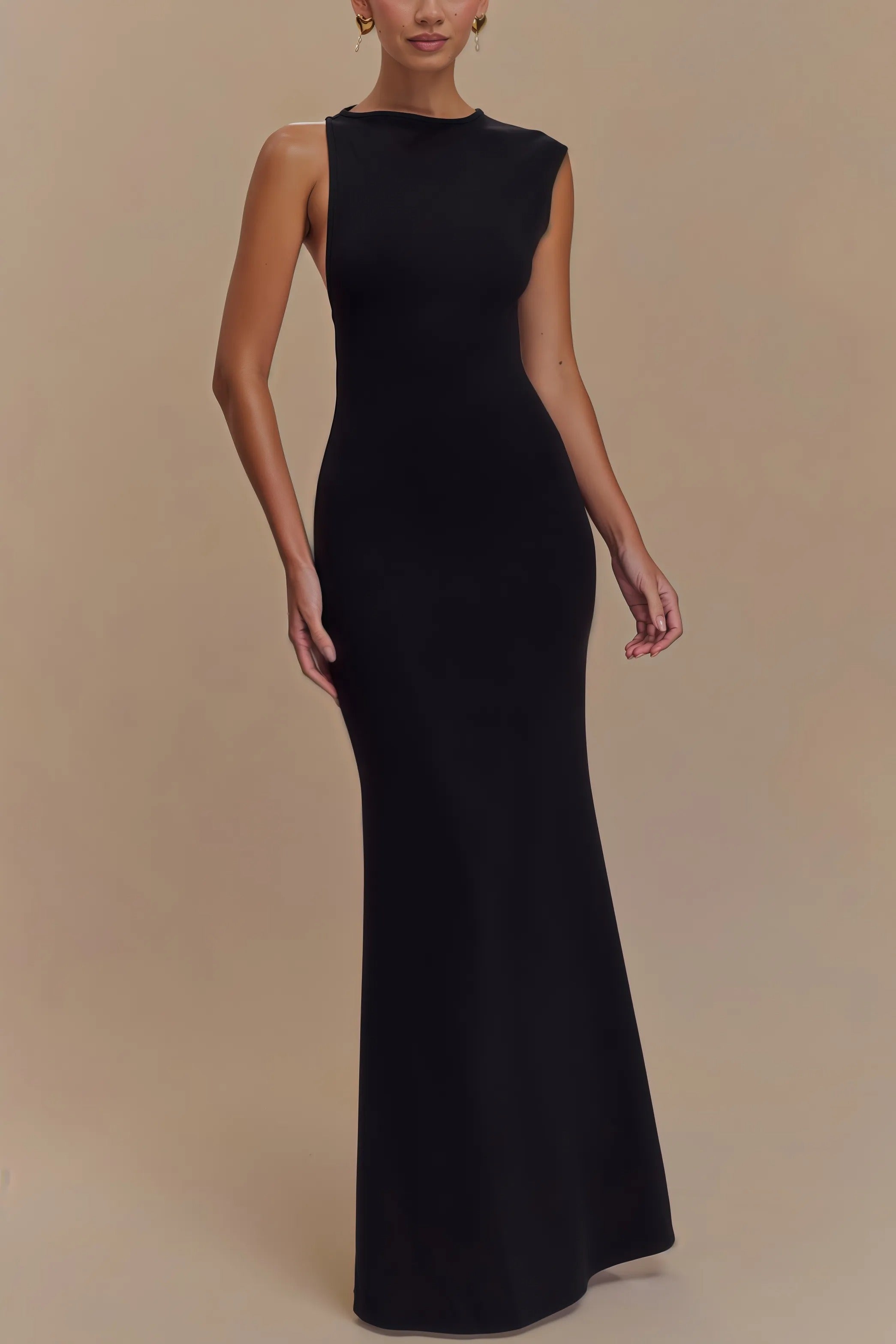 Long black sleeveless dress