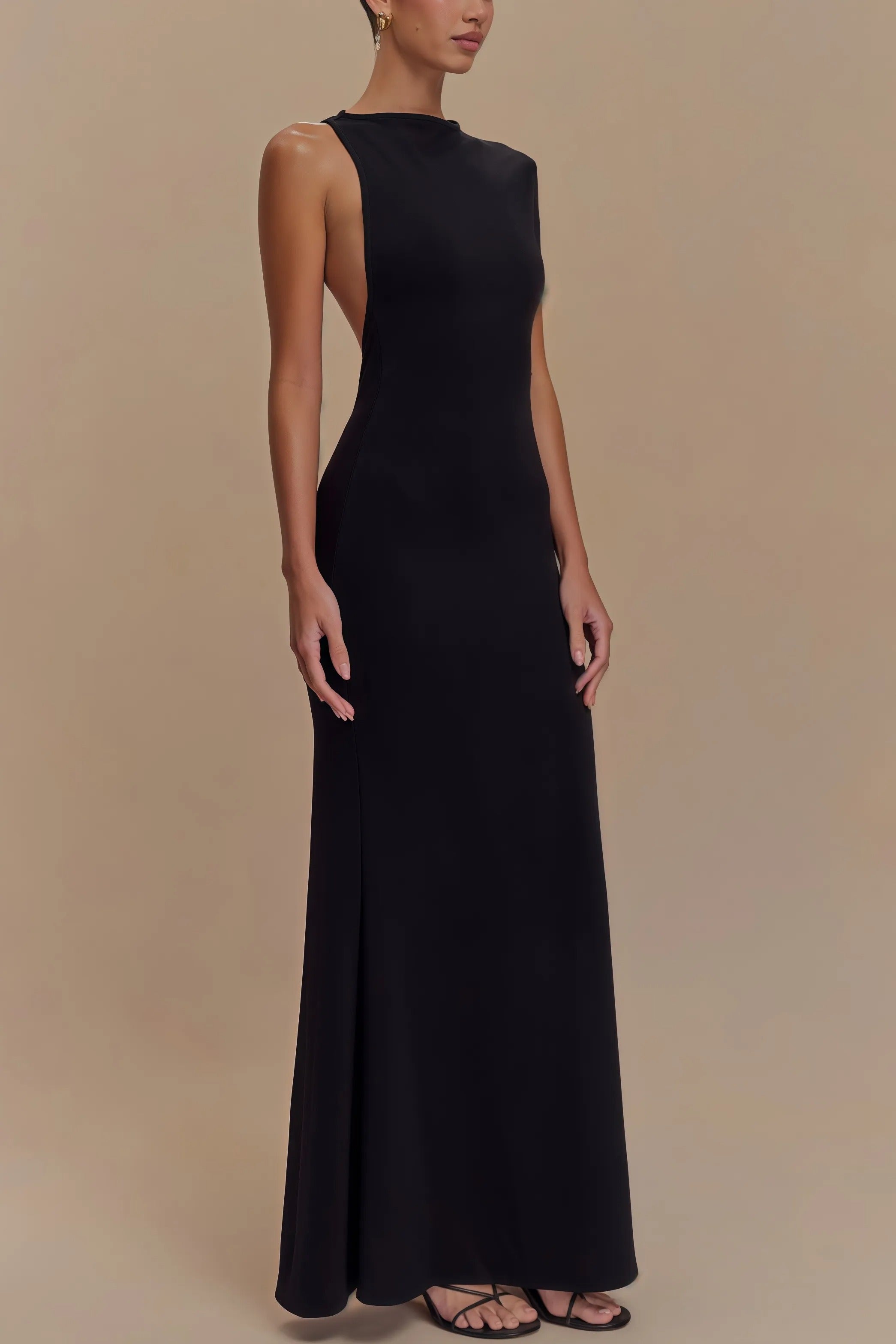 Long black sleeveless dress