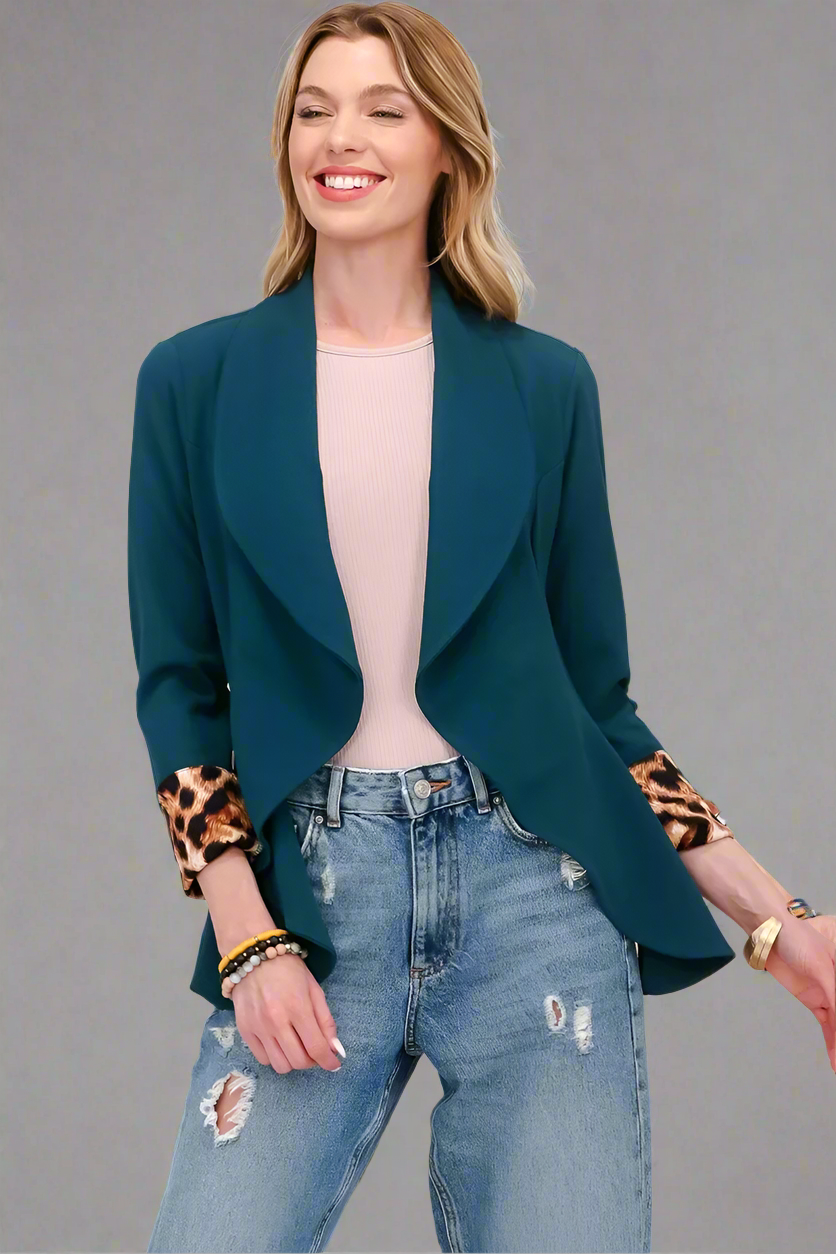 Celeste rullad leopardkavaj med öppen front