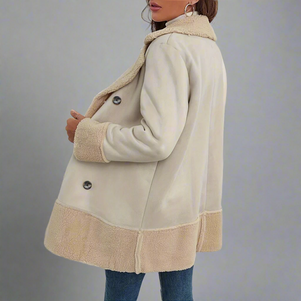 Jacka i aprikosfärgad ekologisk lammull