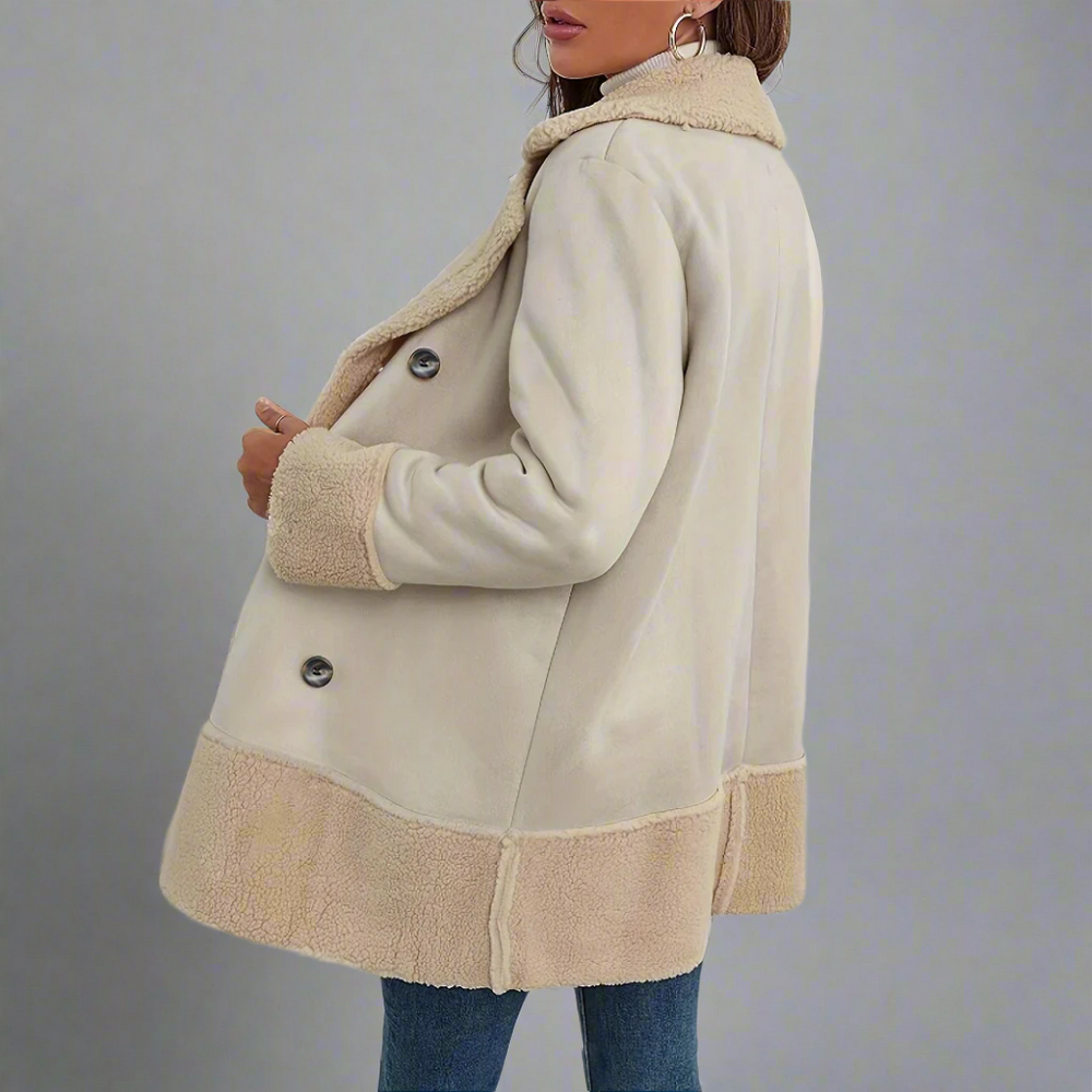 Jacka i aprikosfärgad ekologisk lammull