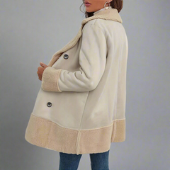 Jacka i aprikosfärgad ekologisk lammull