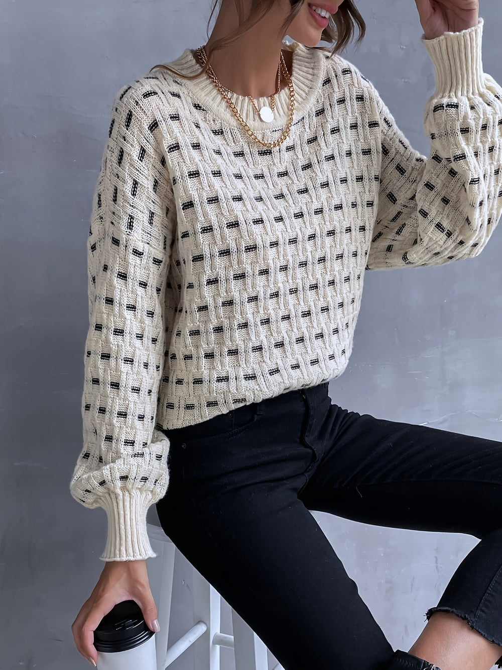 Stickad varm vit tröja