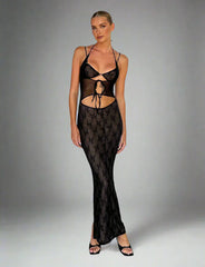 Lyxig transparent långklänning med utskärning