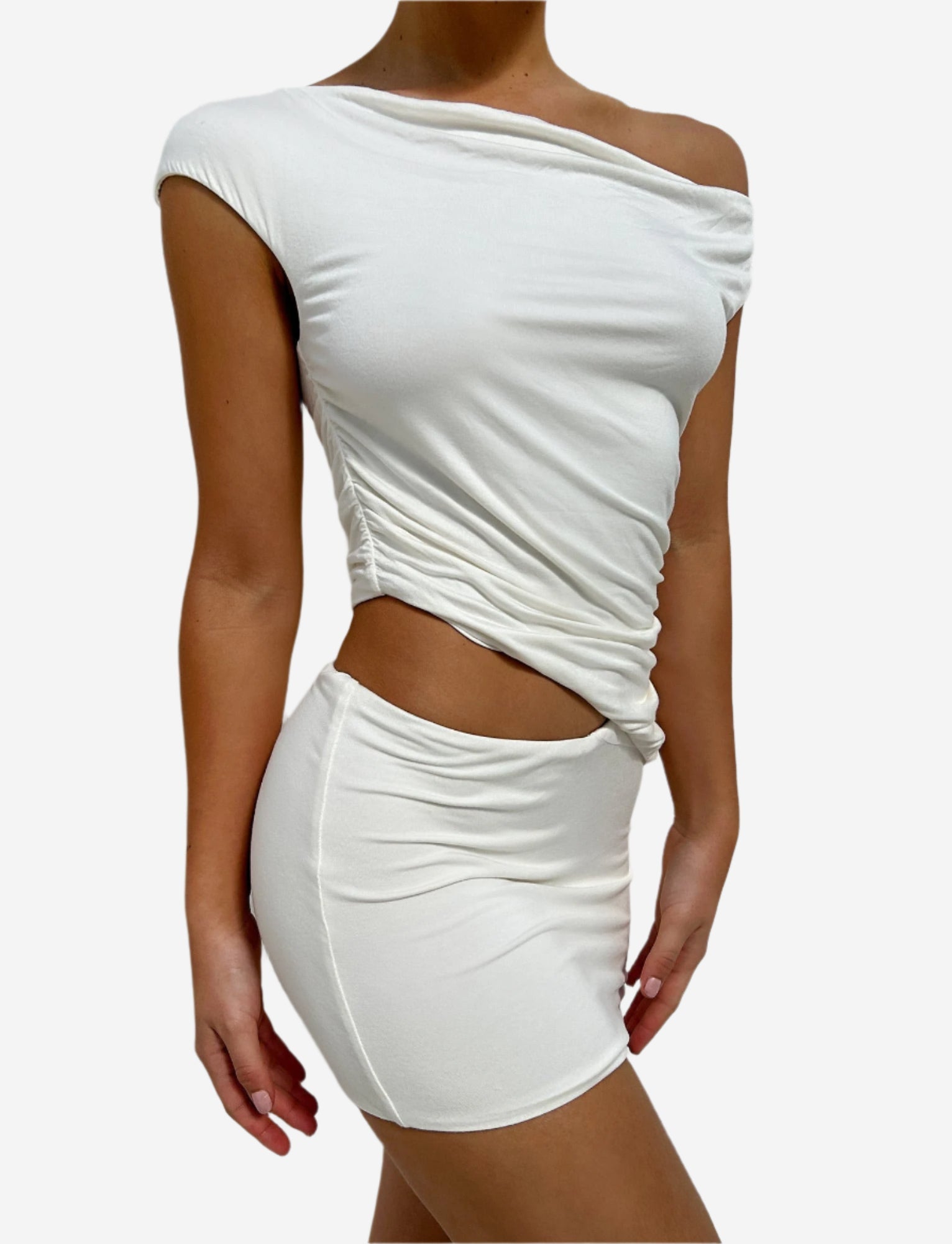 Elegant vit topp och kjol med v-hals