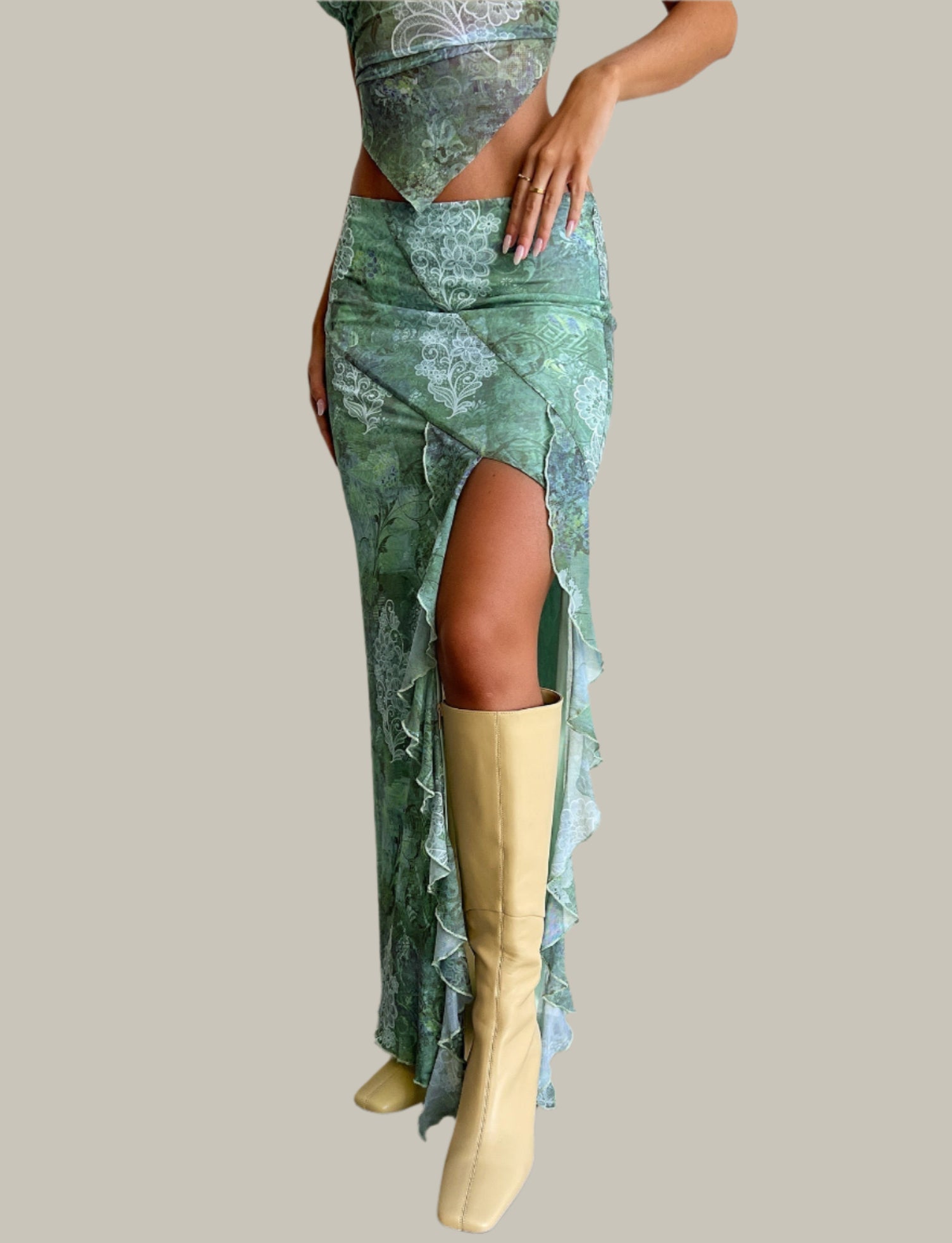 Grön blommig crop top med kjol