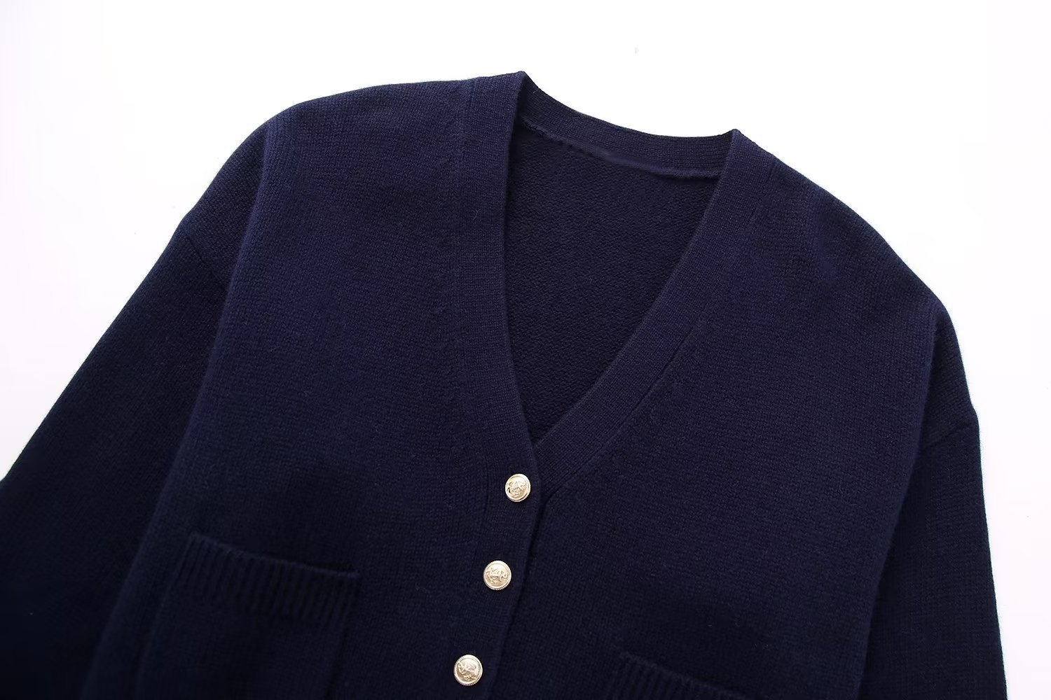 Marinblå stickad jacka med v-ringning