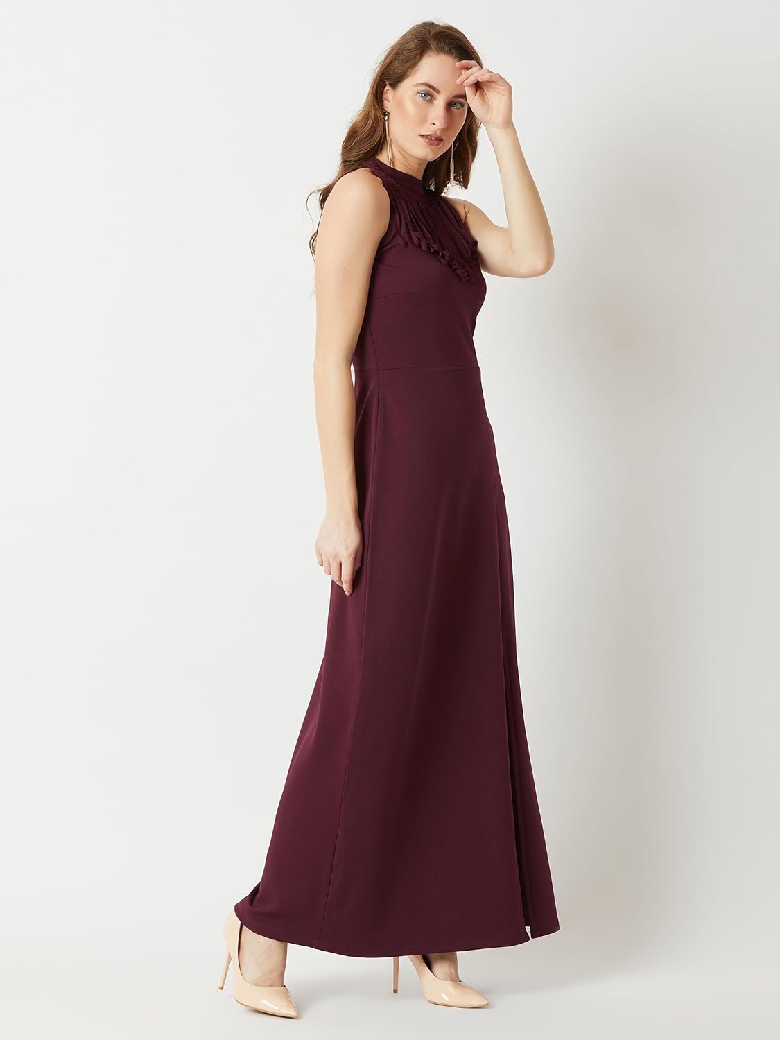 Terresa long dress with elegant neckline