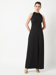 Terresa long dress with elegant neckline