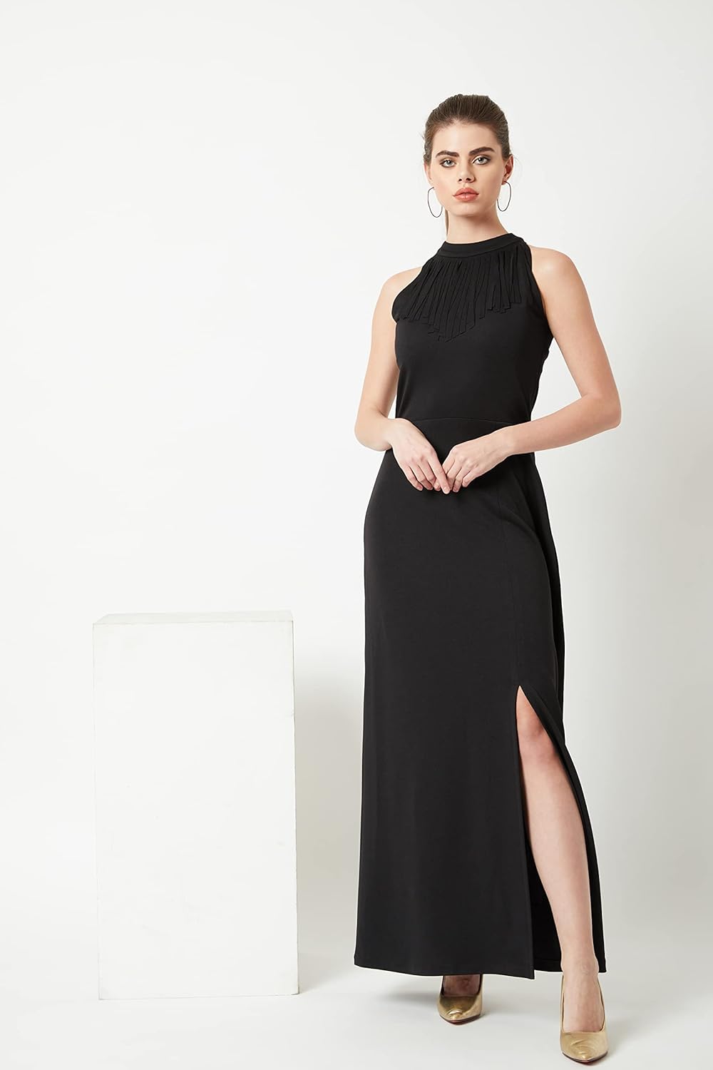 Terresa long dress with elegant neckline