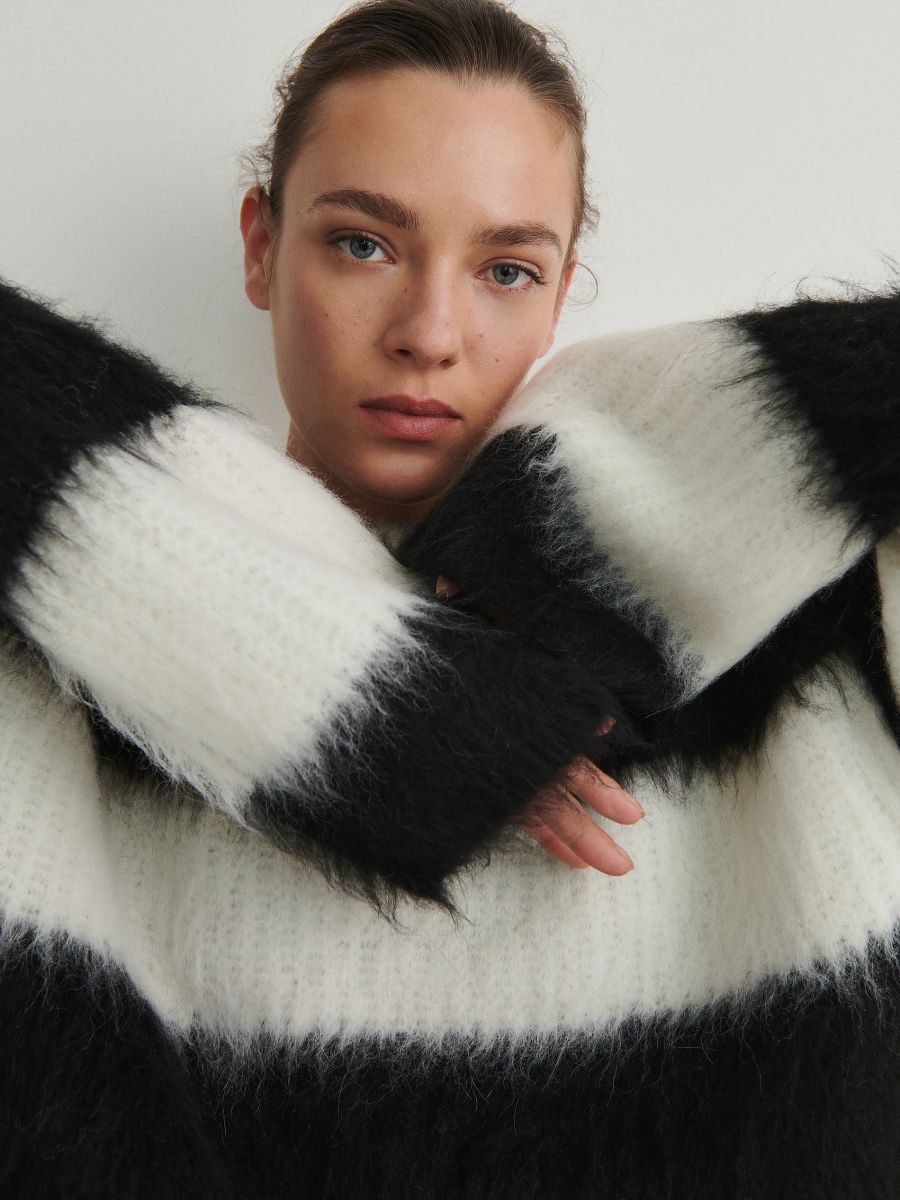 6823Y MLC 001 1 749642 3