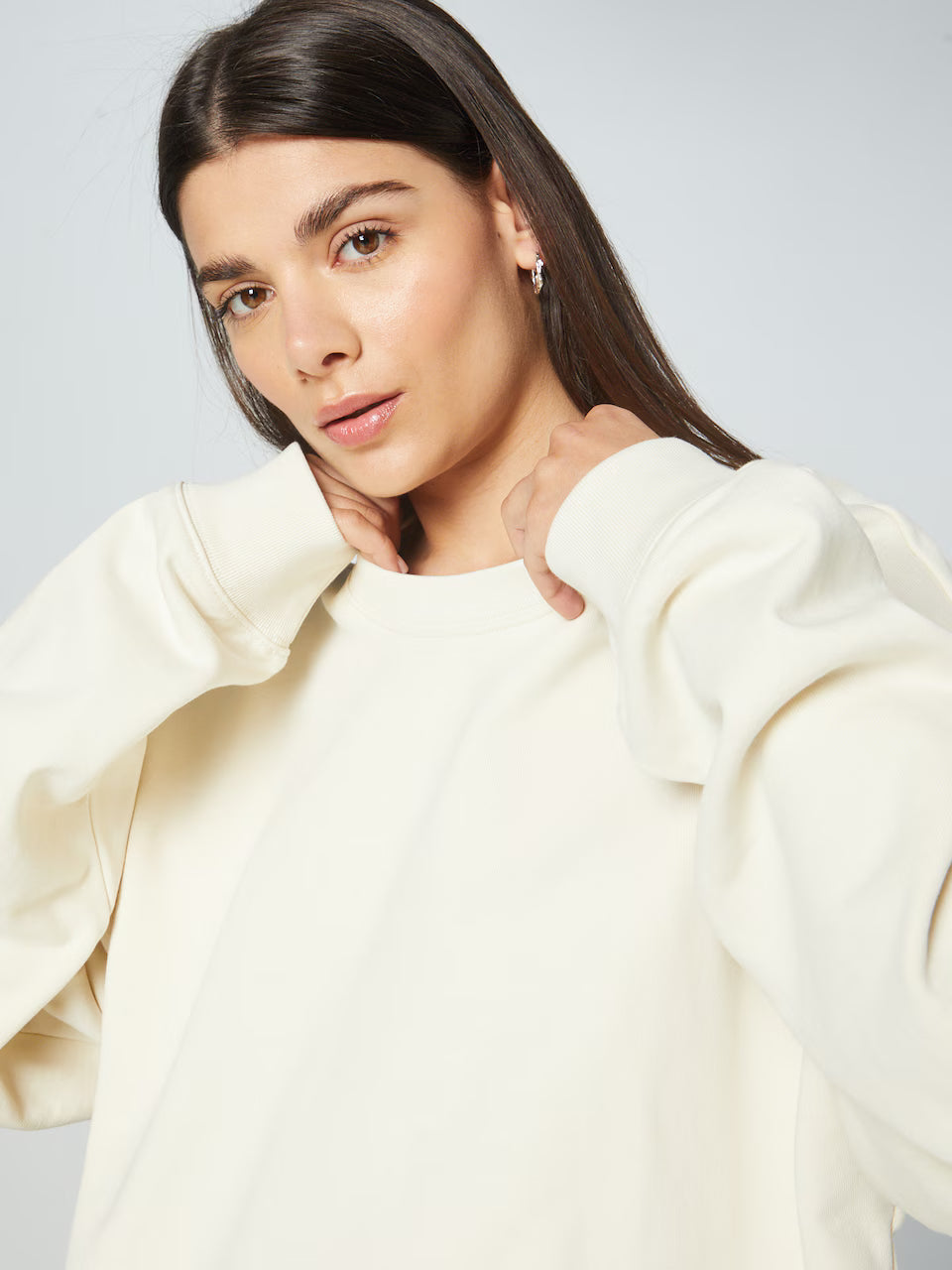 Cream oversized sweatshirt with dropped shoulders