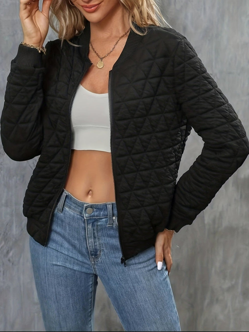 Strukturerad vadderad svart jacka