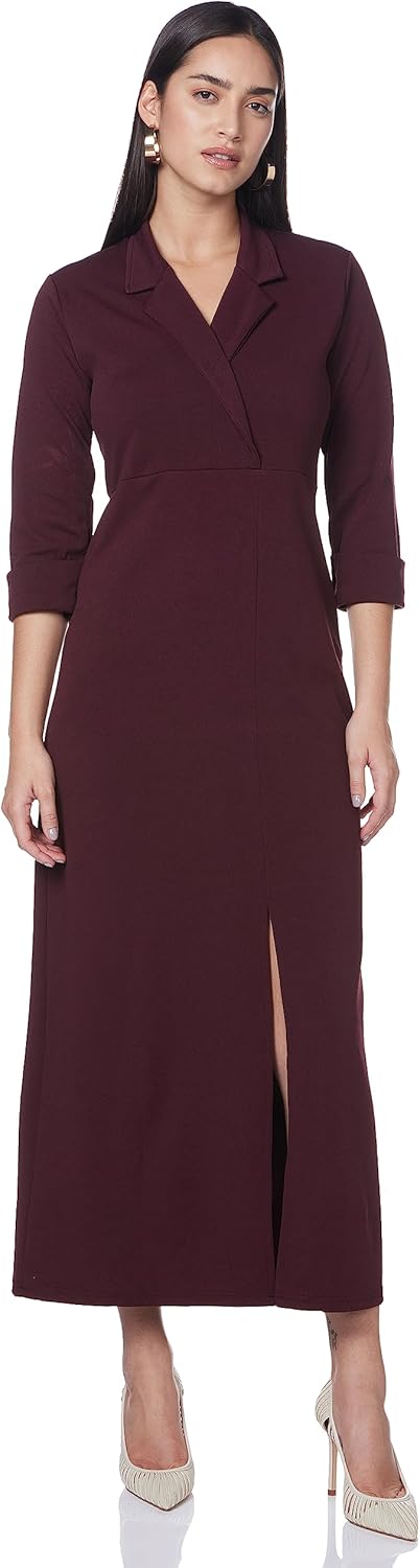Long burgundy dress with collar and slit