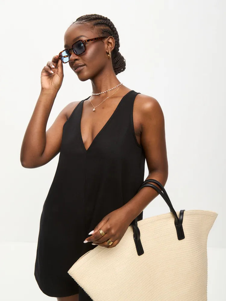 Black sleeveless dress