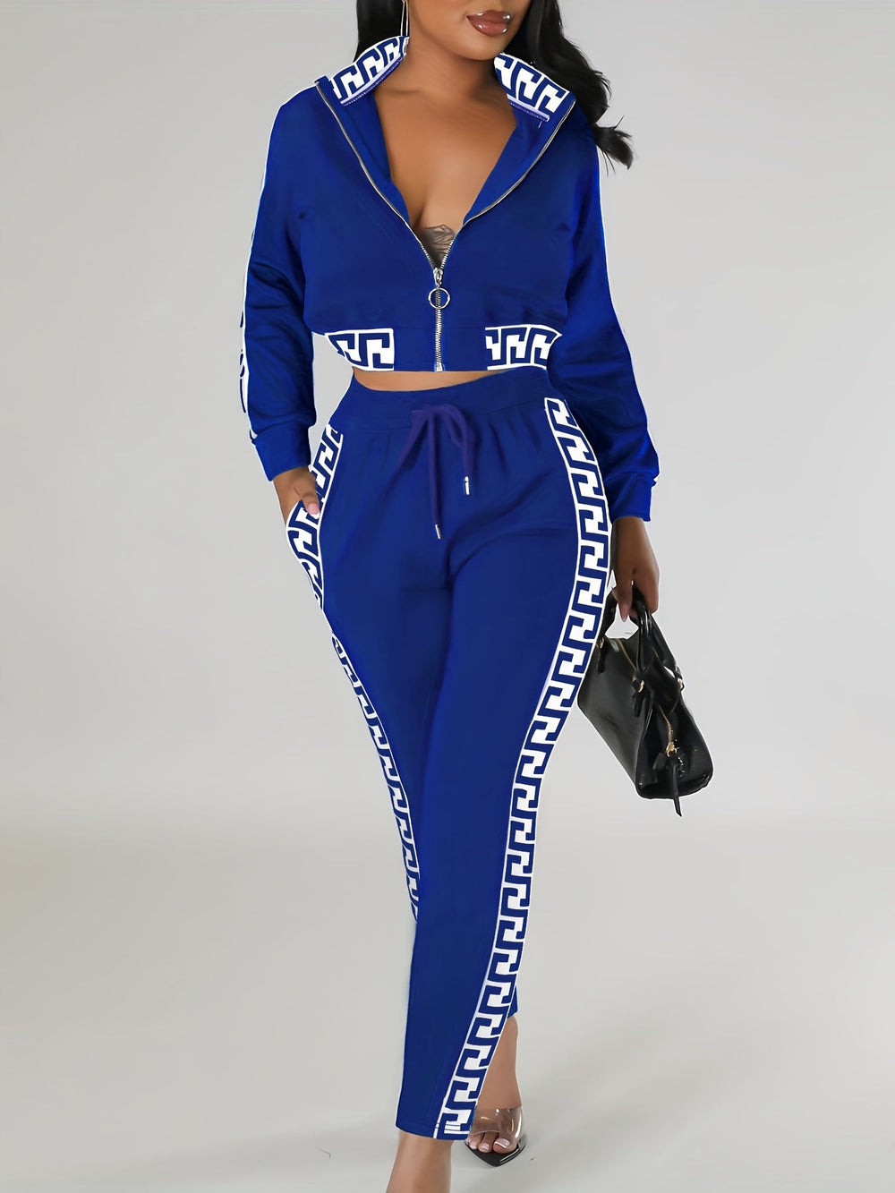 Sportblus och byxor med printdetaljer