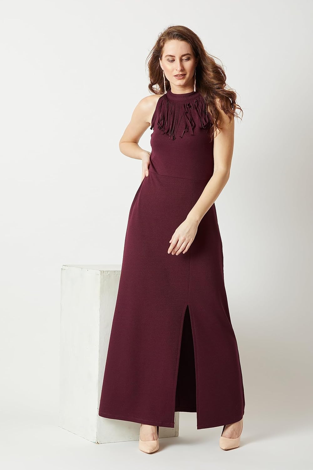 Terresa long dress with elegant neckline