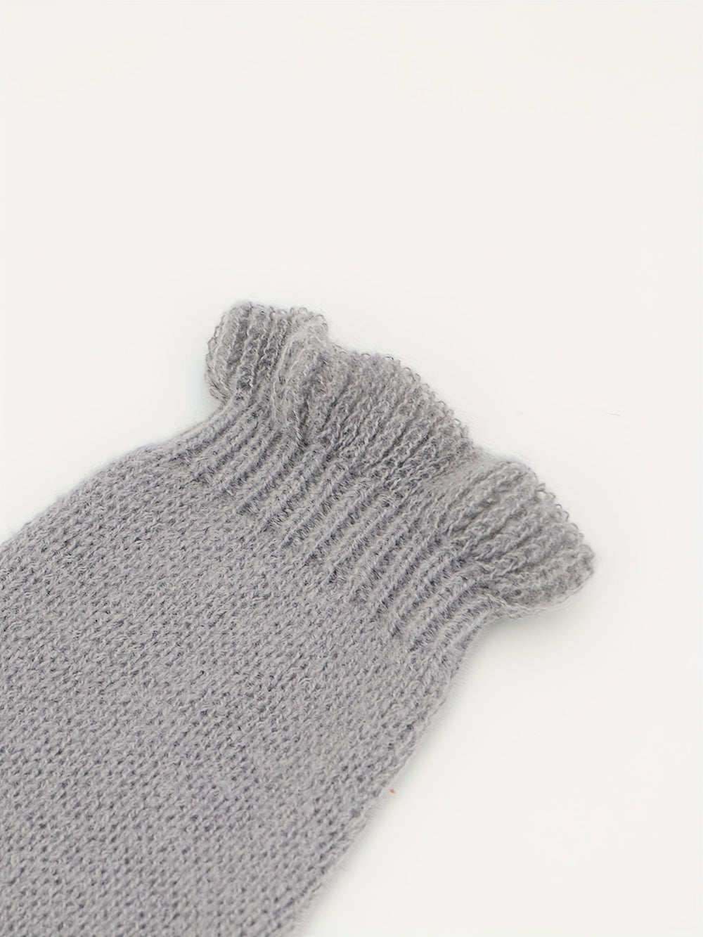 V-ringad tröja med volang i nederkanten