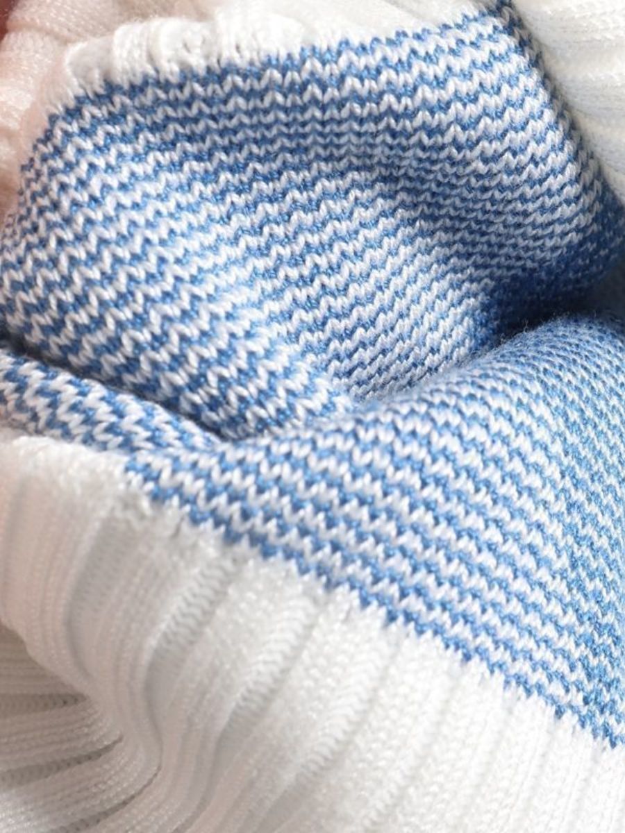 Avslappnat set med lätt tröja och byxor