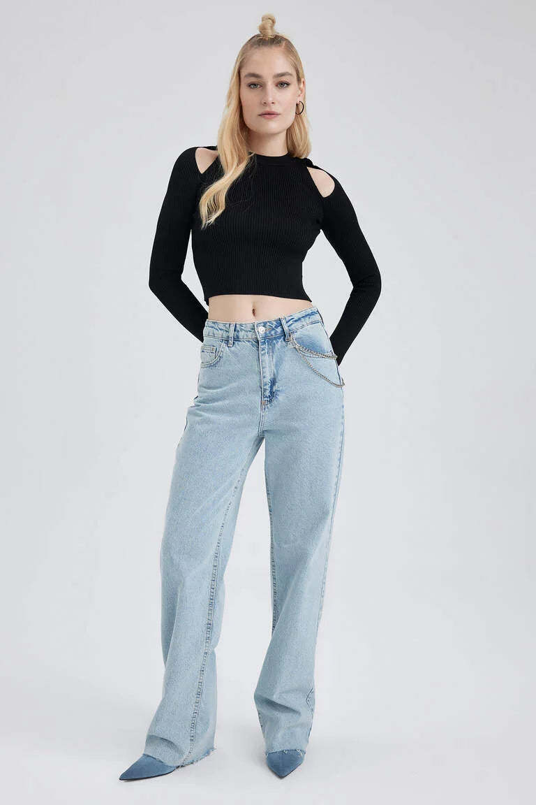 Stickad tröja i smal passform med axelband