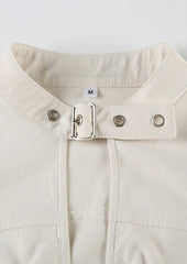 Jacka med bandkrage och dragkedja