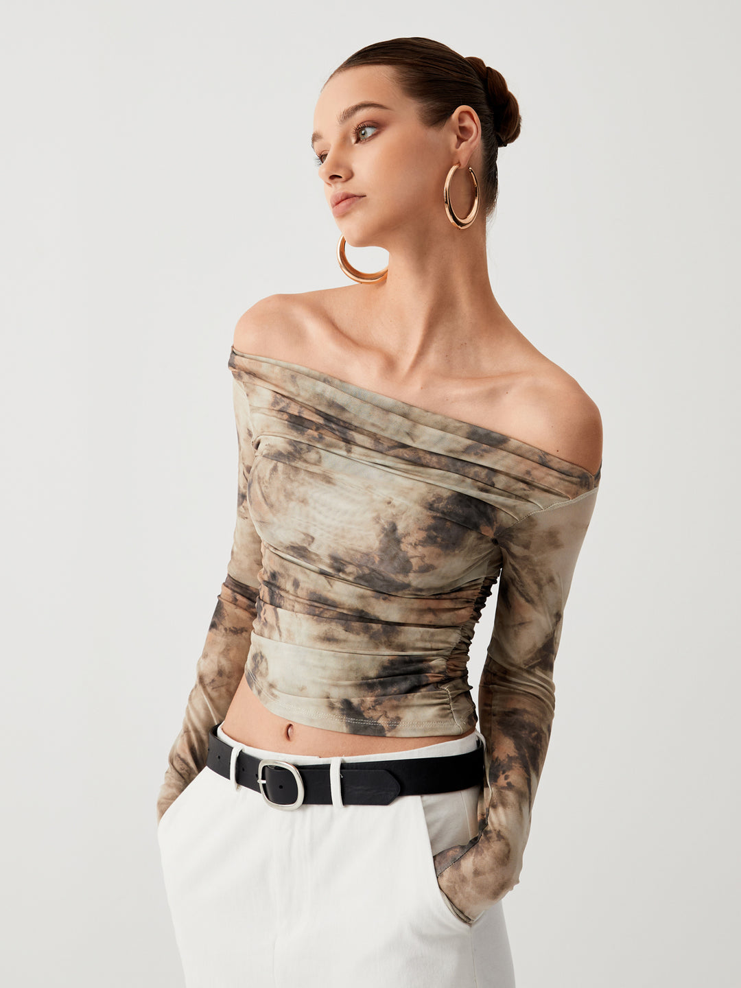 Brown tie-dye off-the-shoulder long-sleeved top