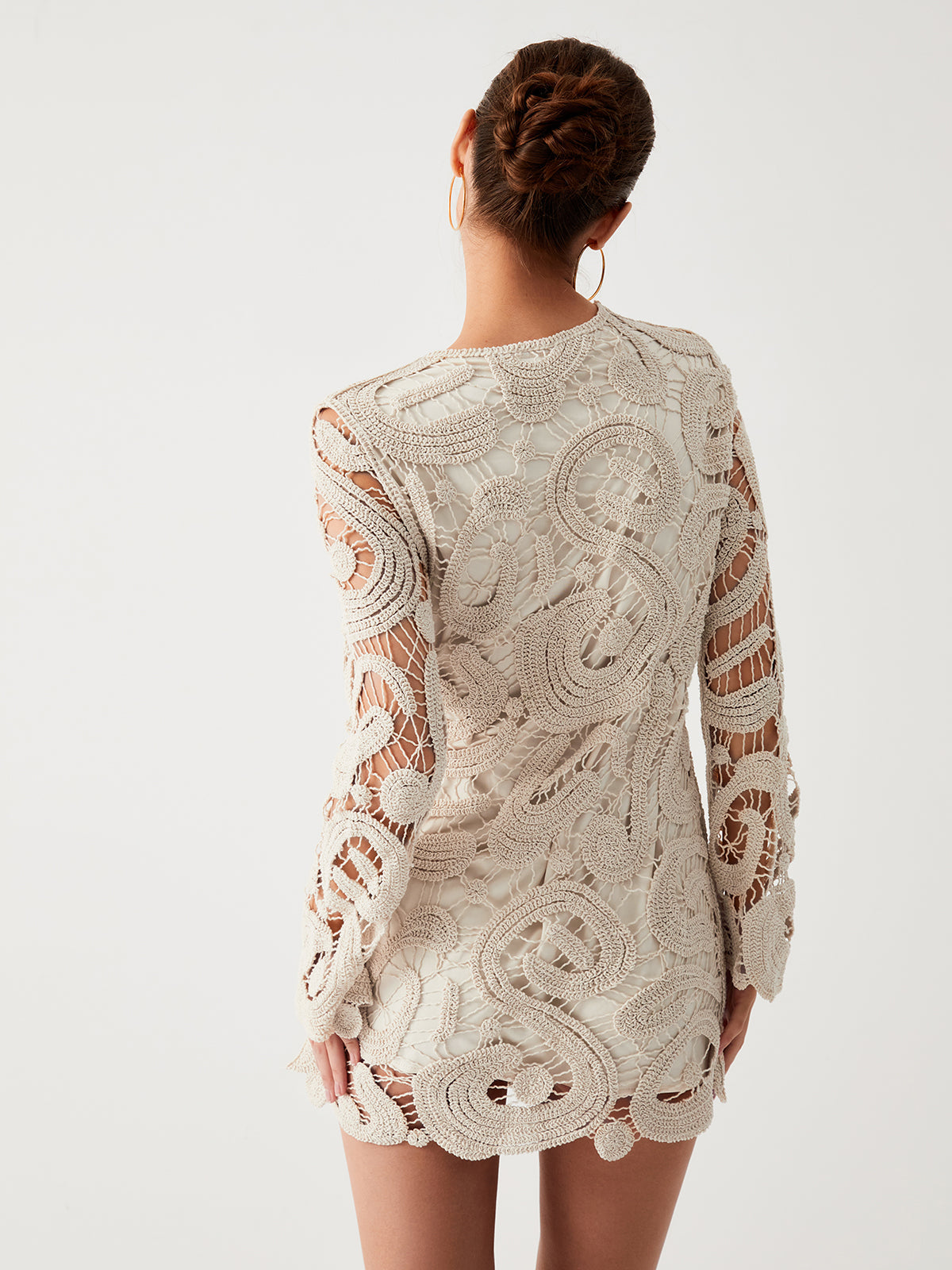 Virkad paisleymönstrad klänning med låga ärmar