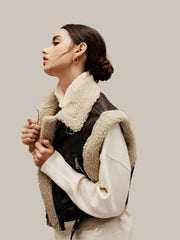 Kort skinnväst med päls